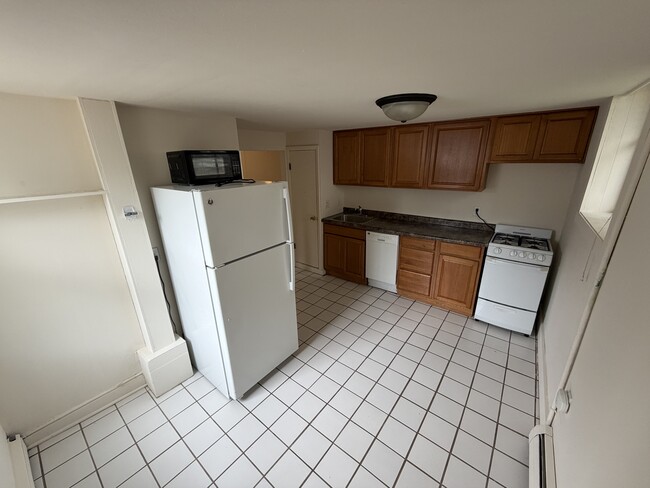 Building Photo - 109 E Gorham St