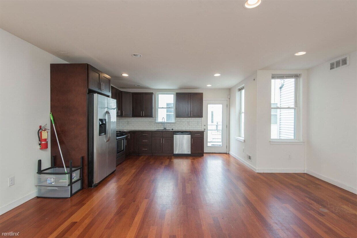 Foto principal - 4 br, 3 bath Duplex - 1813 W Master ST Unit 2