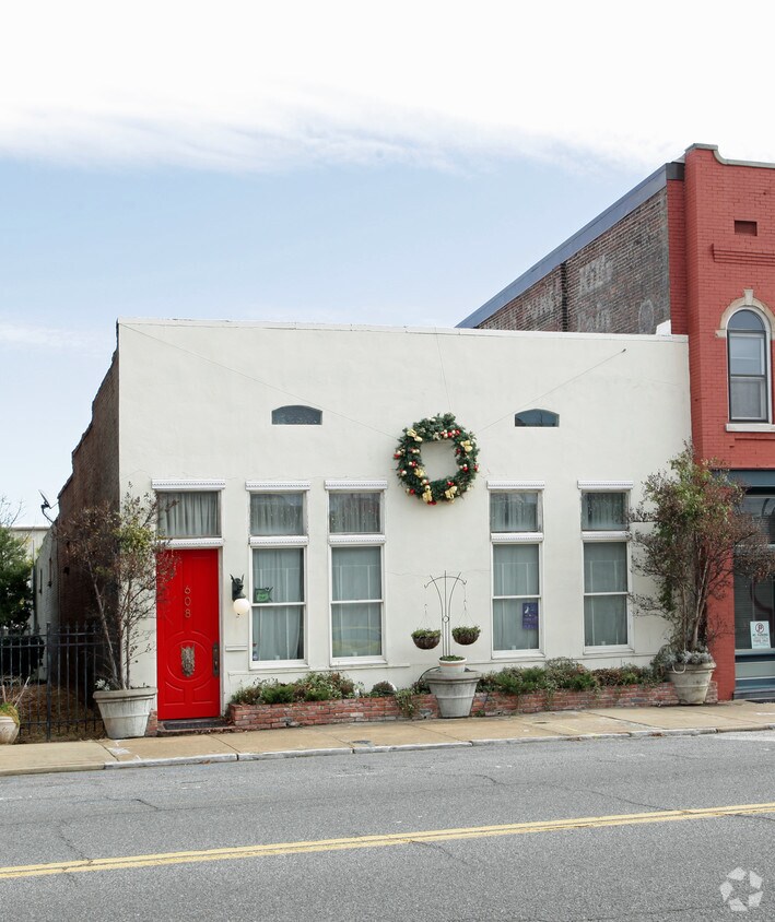 Primary Photo - 608 Main St