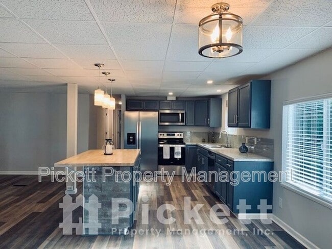 Building Photo - 290 Tahuyeh Pl W