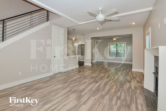 Foto del edificio - 6362 Garrison Ln