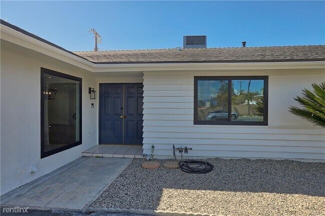 Foto del edificio - 3 br, 3 bath House - 17173 Lorillard St