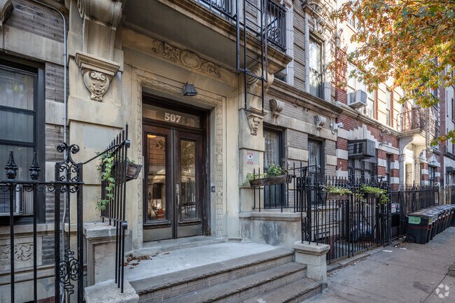 Entrance - 507 W 140th St