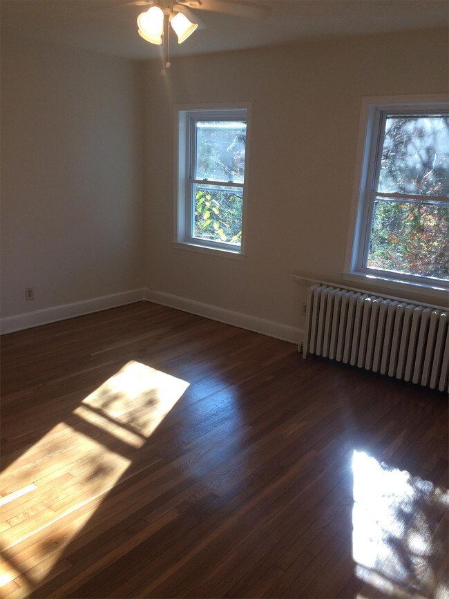 Foto del edificio - 1323 Anacostia Rd SE