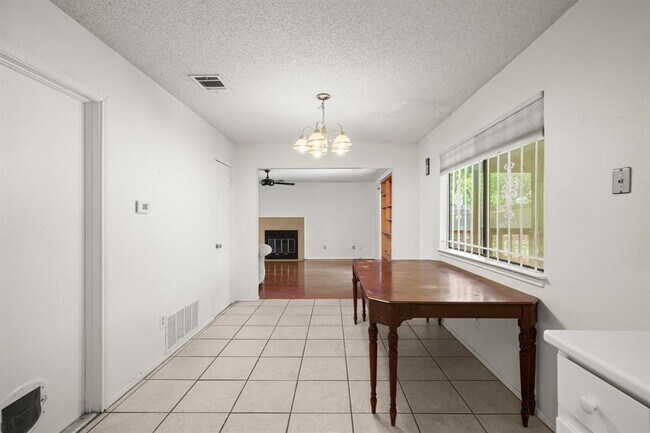 Foto del edificio - 11918 Snow Finch Rd