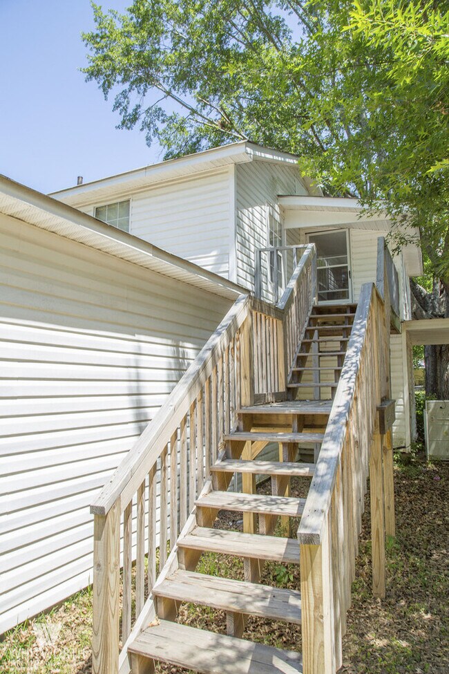 Building Photo - 3105 Hood St