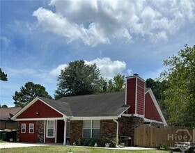 Building Photo - 127 Forest Ridge Dr