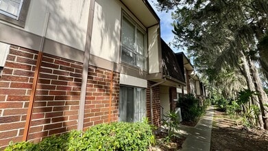 Building Photo - 1700 SW 16th Ct