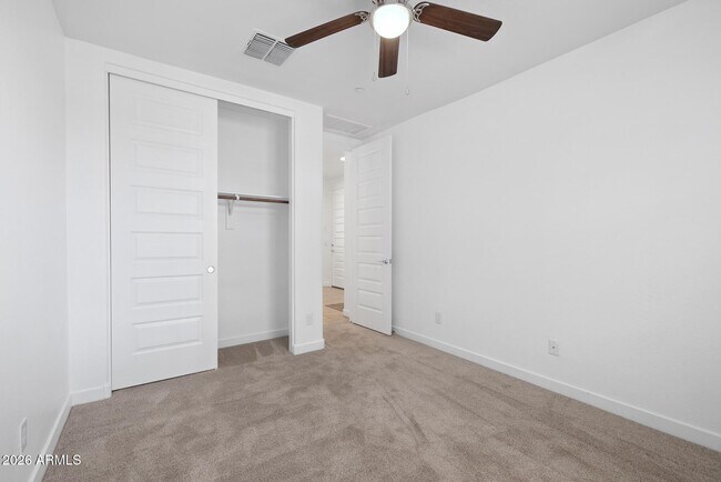 Foto del edificio - 9625 E Tesla Ave