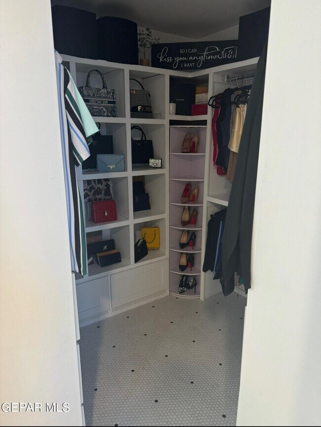 Foto del edificio - 6437 Dawn Dr