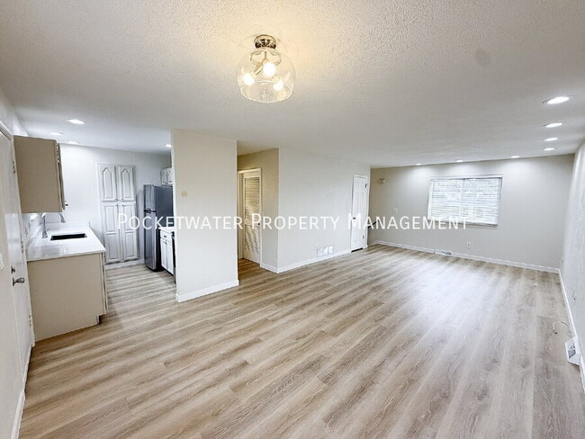 Building Photo - 10745 Miller Ct