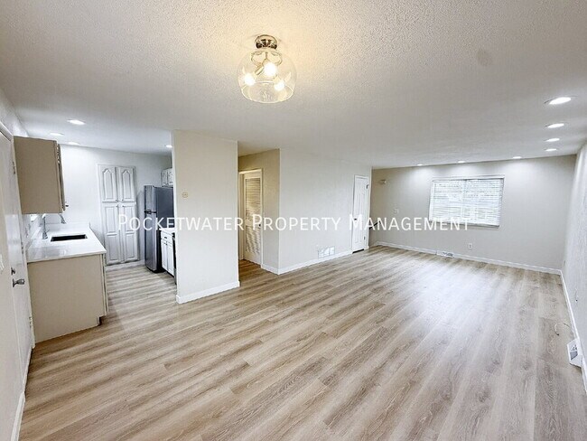 Foto del edificio - 10745 Miller Ct