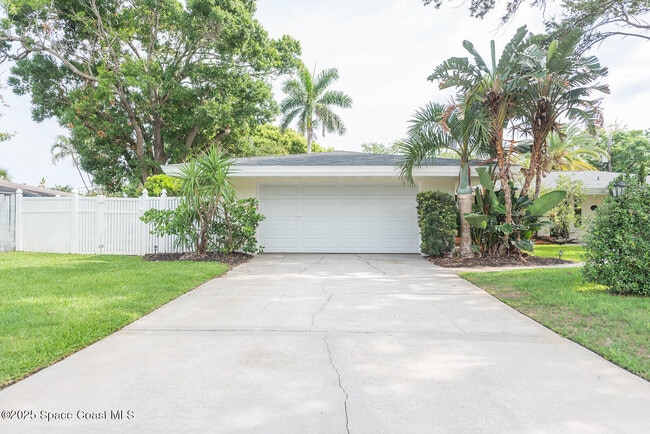 Building Photo - 508 Poinsettia Rd