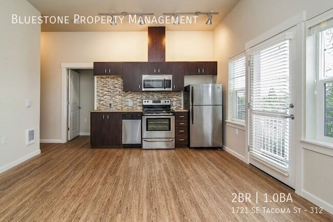 Building Photo - 1721 SE Tacoma St