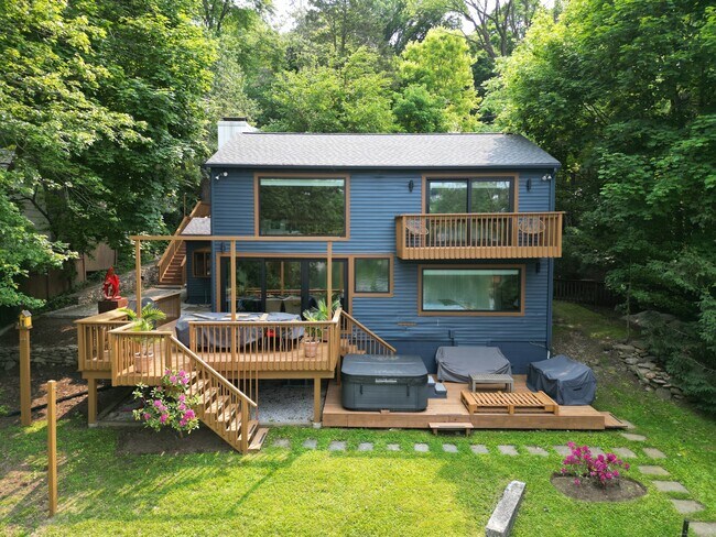 Foto del edificio - 18 Candlewood Springs Road