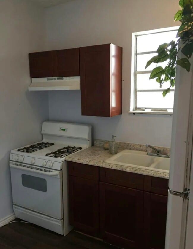 Foto del edificio - 6833 Avenue C