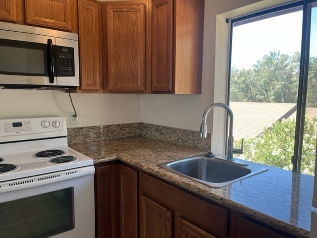 kitchenette - 29120 San Timoteo Canyon Rd