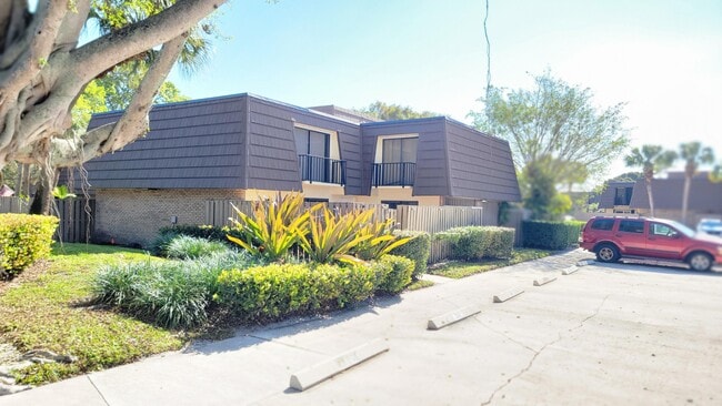 Building Photo - 117 1st Ct