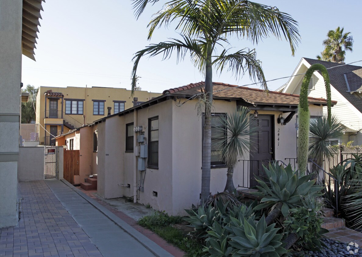 Foto del edificio - 2433-2441 A St