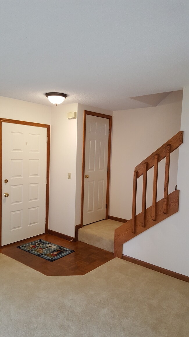 Nice entry - 880 E Bryan St