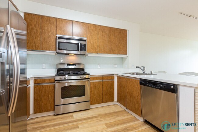 Foto del edificio - Bayview: Bi-Level 3 Bed 3 Bath w/ Parking,...