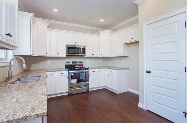 Building Photo - 3098 Equestrian Ct