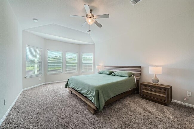 Foto del edificio - 434 Windy Reed Rd