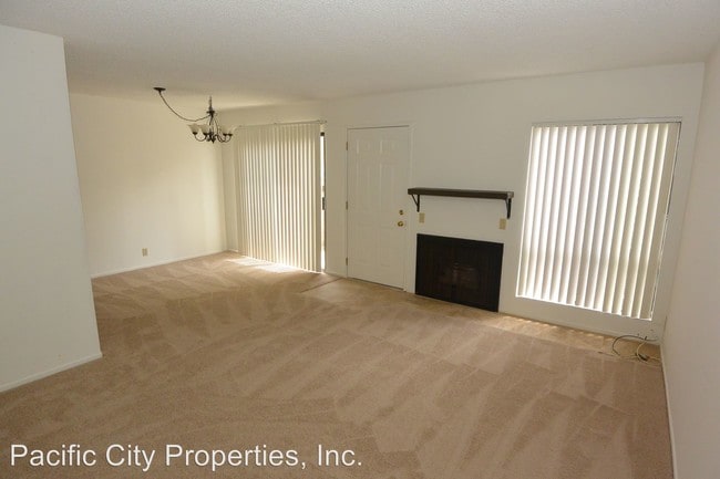 Building Photo - 18861 Smokewood Cir