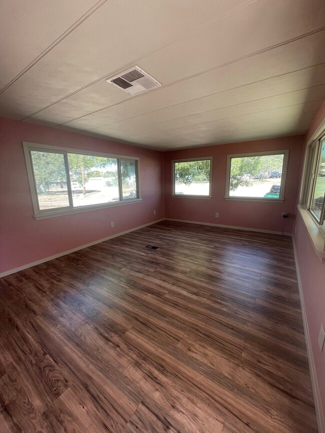 Building Photo - 1120 N Justice Dr