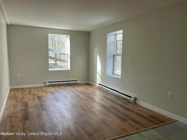 Foto del edificio - 143 Vedder Rd