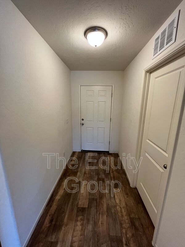 Building Photo - 2134 E Delta Ct
