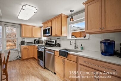 Foto del edificio - 1596 Concordia Ave