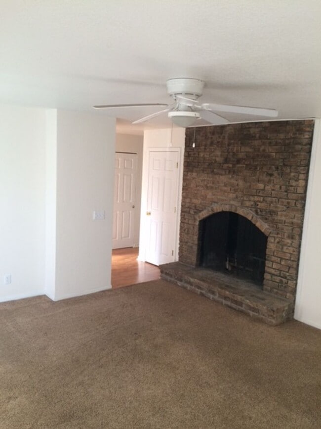 Building Photo - 5541-5547 Christopher Ct