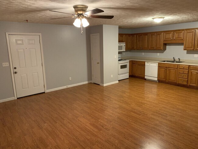 Building Photo - 624 McClung Ave
