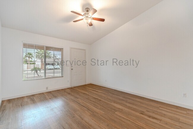 Foto del edificio - 6409 E Grandview Dr