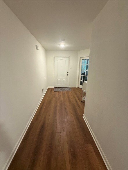 Foto del edificio - 2034 Kings Forest Dr