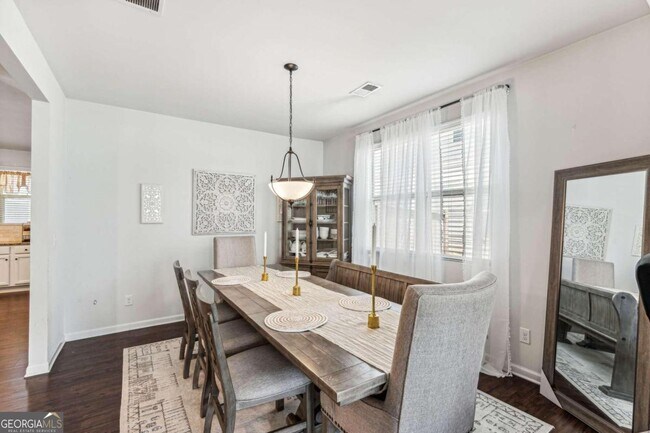 Building Photo - 5545 Mirror Lake Dr