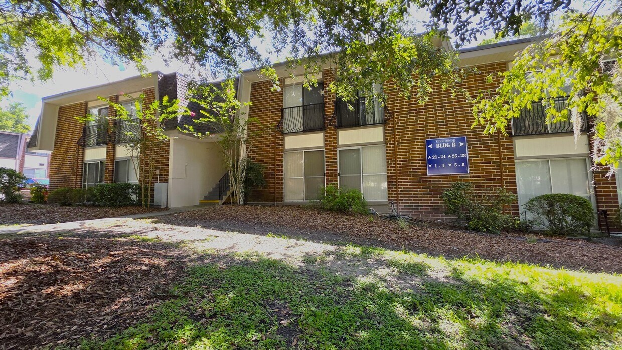 Foto principal - 1 bed, 1 bath, 2nd floor, condominium