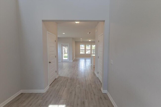 Building Photo - 2212 Limestone Lake Dr