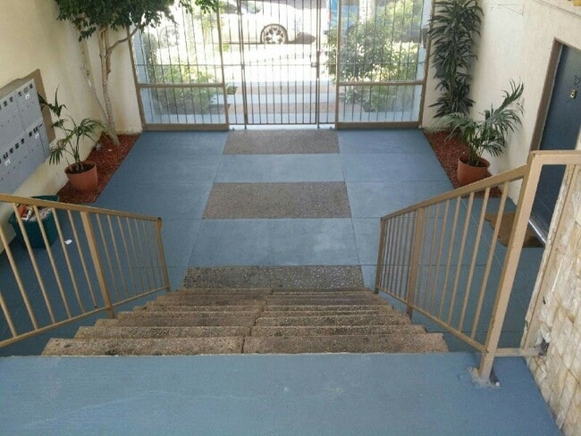 Interior Photo - 129th St