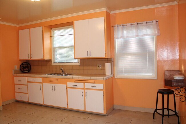Foto del edificio - 2910 Clinton Ave