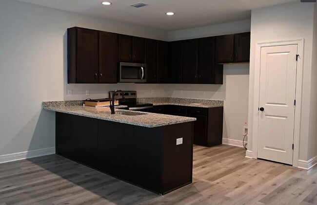 Building Photo - 1701 Sound Haven Ct