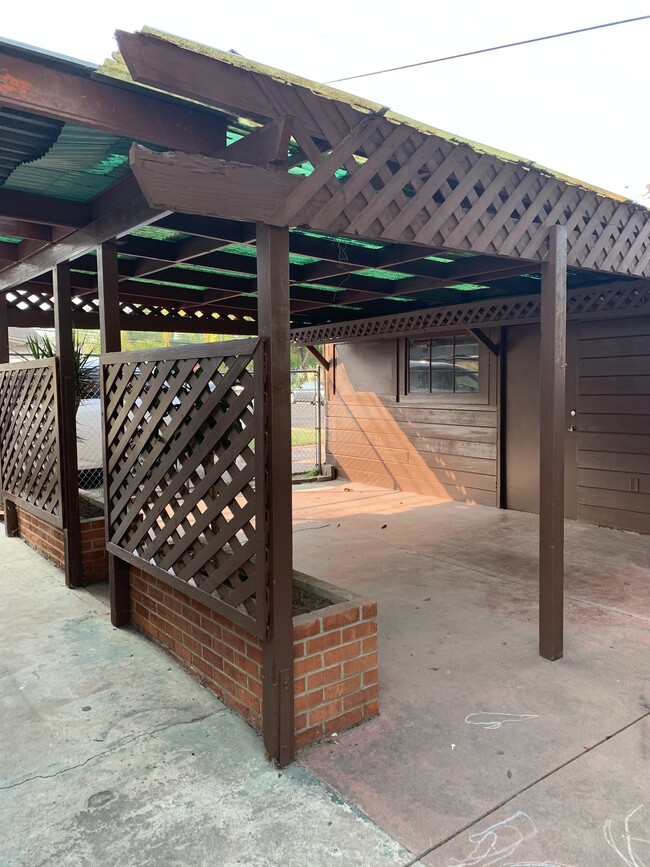 Large patio - 391 Garrett Ave