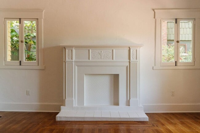 Building Photo - 2170 W 24th St