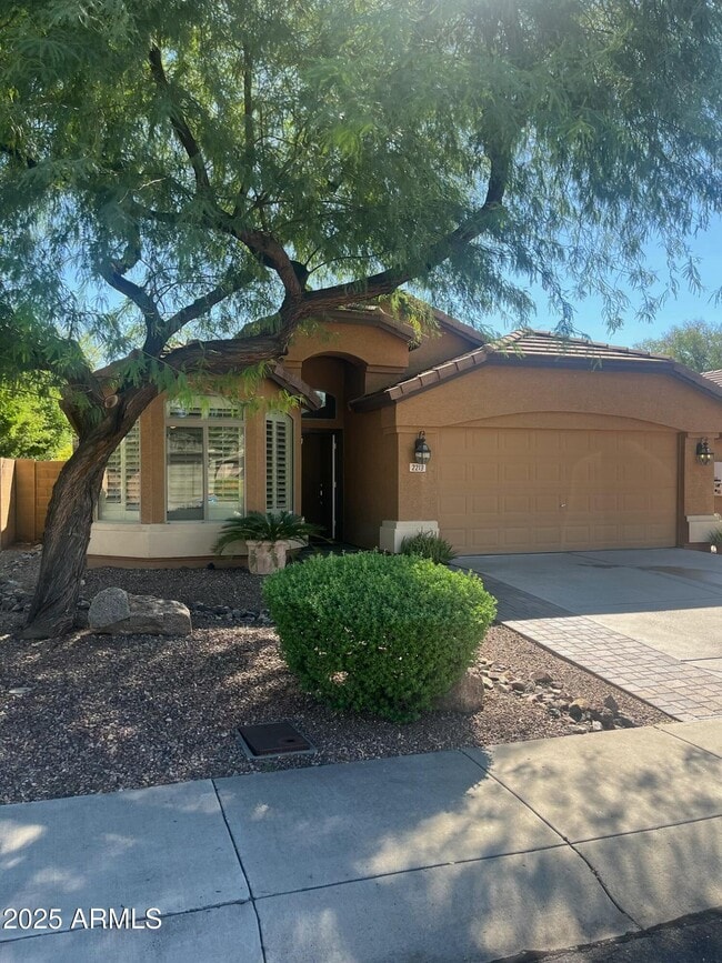 Building Photo - 2213 W Madre Del Oro Dr