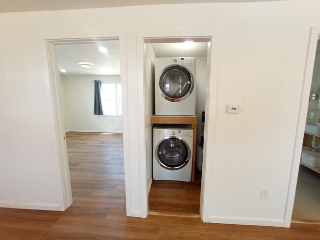 Foto del edificio - 2826 E 7th St
