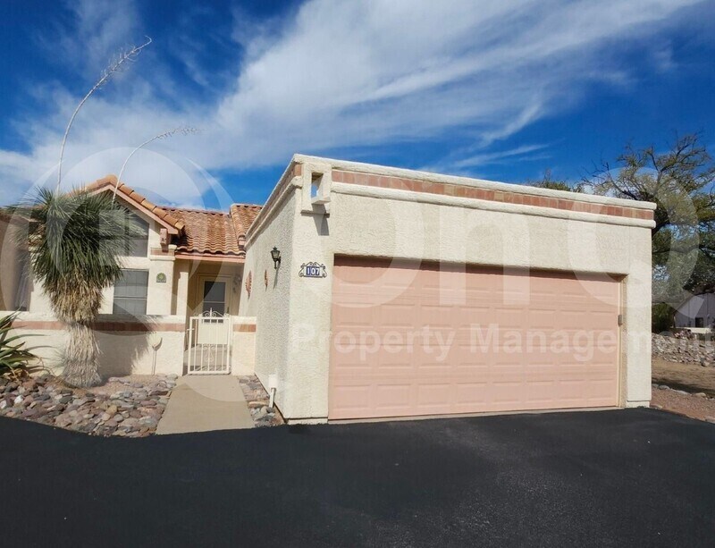 Primary Photo - 107 E Horizon Cir