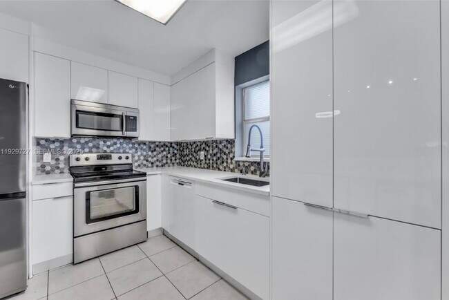 Building Photo - 2945 NW 68th St
