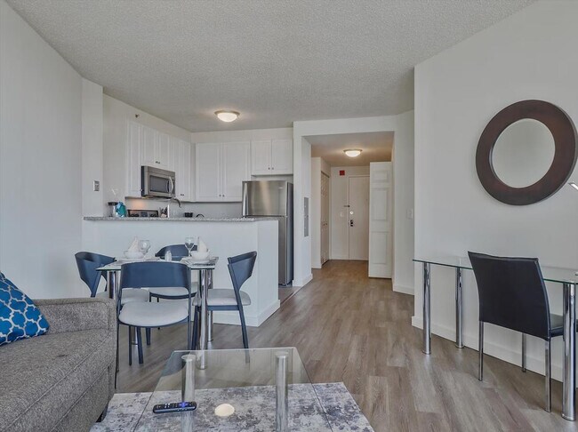 Building Photo - 33 Hudson St