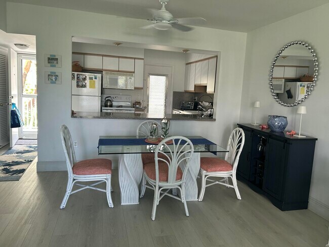 Foto del edificio - 2760 Banyan Rd